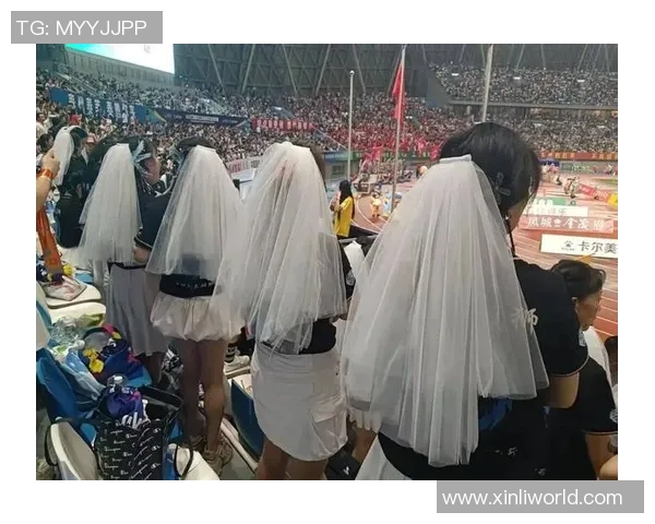 闪耀绿茵场的爱情象征戴戒指的足球明星们的浪漫故事